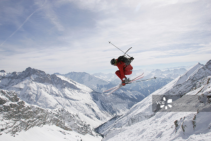 德国，丹卡尔，人跳台滑雪，侧视图图片素材