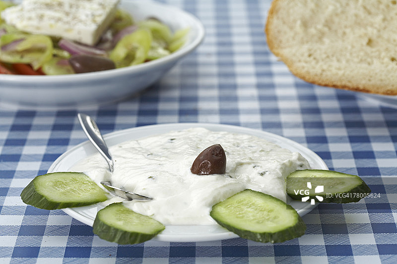 希腊沙拉和面包作背景图片素材