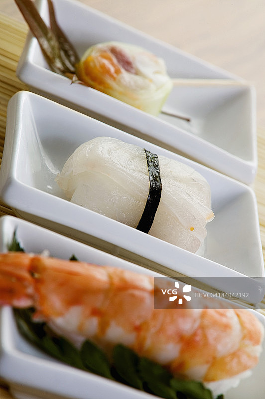寿司在盘子里的特写图片素材