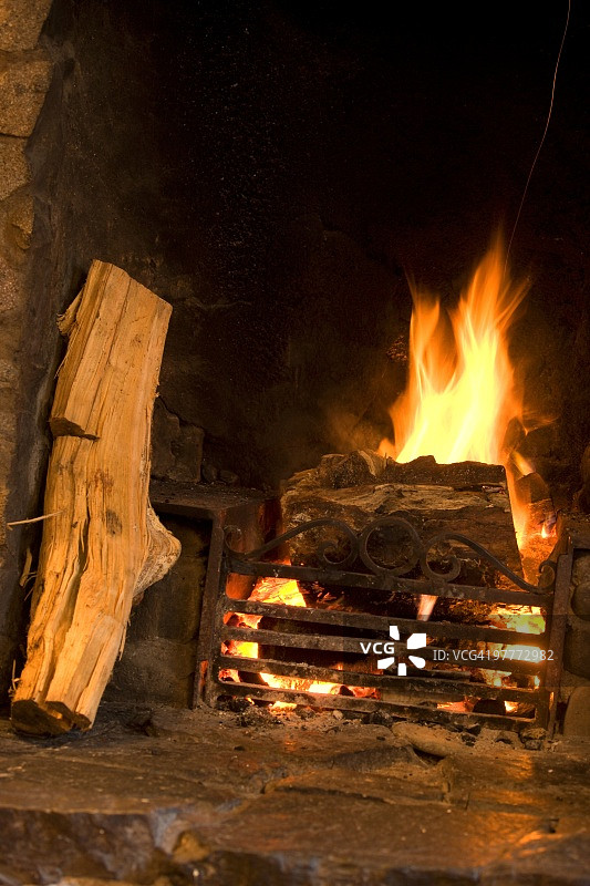 木材燃烧的壁炉图片素材