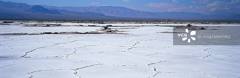 莫哈韦沙漠的盐滩图片素材