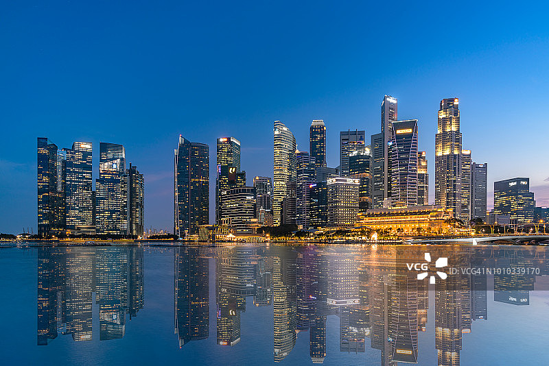 新加坡城市天际线的日落景象(黄昏)图片素材