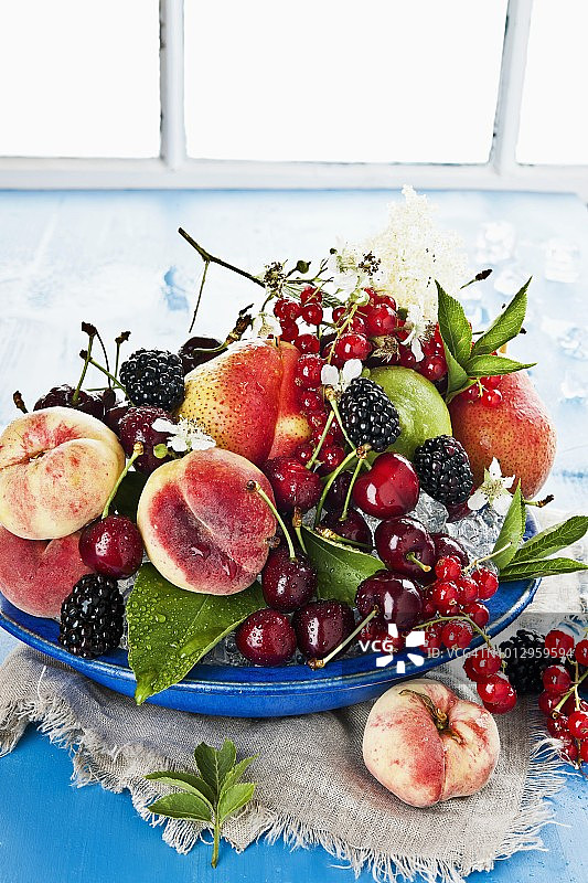 水果和浆果的排列图片素材