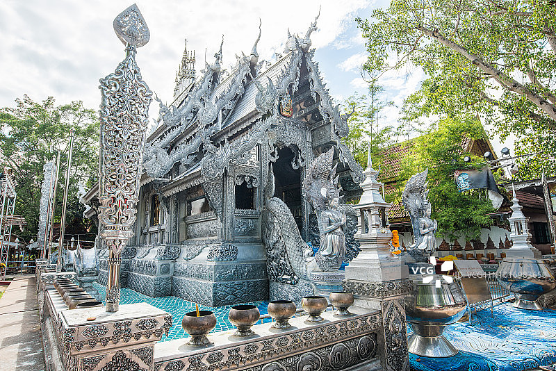 位于泰国清迈的寺素潘寺的美丽建筑。图片素材