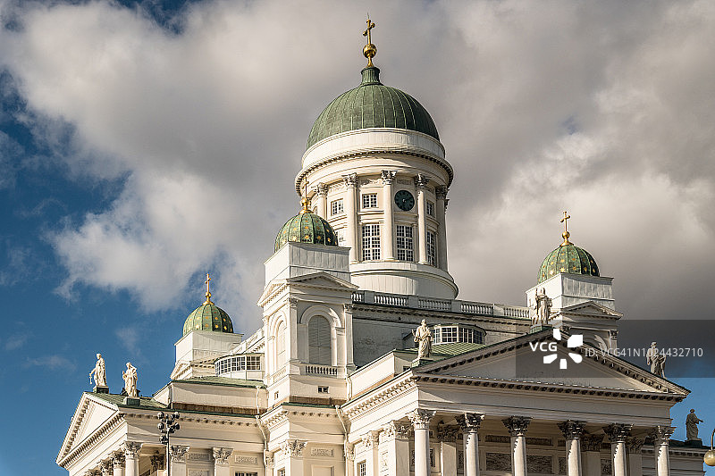 位于斯堪的纳维亚半岛的芬兰首都的赫尔辛基老城，俯瞰着著名的赫尔辛基大教堂图片素材