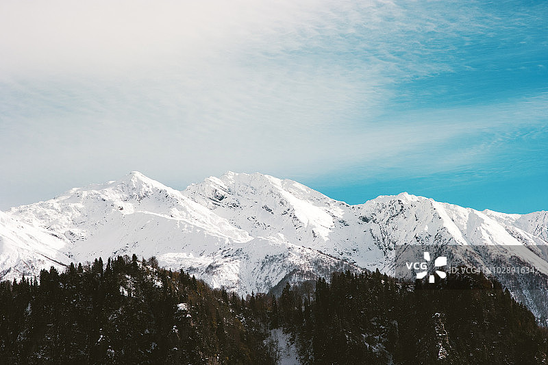 雪山蓝天白云冬季景观旅游宁静的风景图片素材