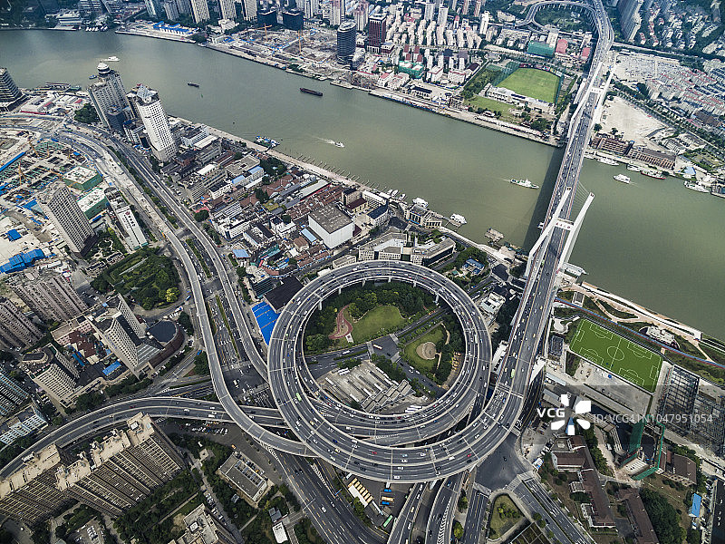 中国上海南浦大桥鸟瞰图。图片素材