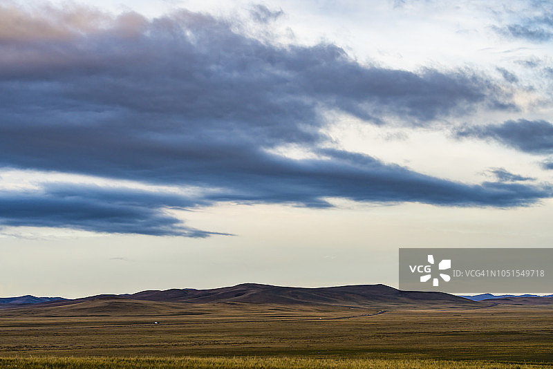 中国内蒙古呼伦贝尔草原日落。图片素材