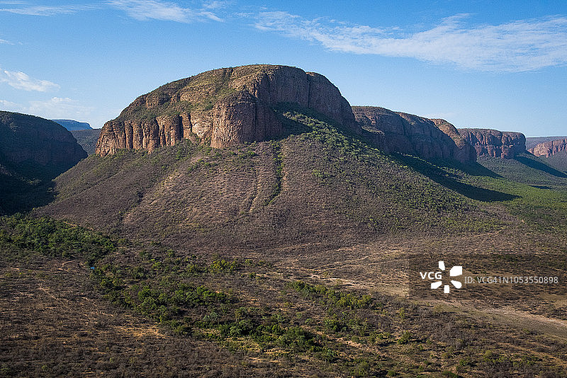 南非林波波市马拉塔巴私人禁猎区的沃特堡山脉图片素材