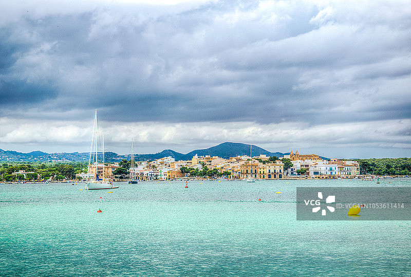 西班牙马略卡岛的Portocolom镇图片素材