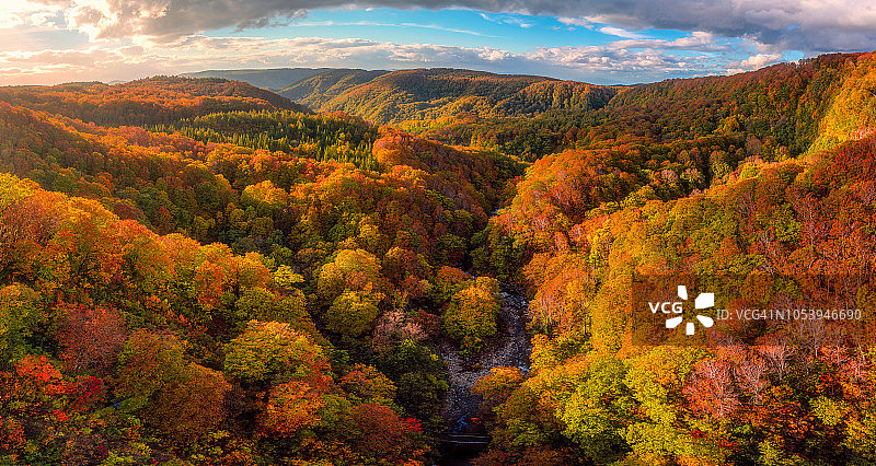 日本东北部青森的秋叶美景图片素材