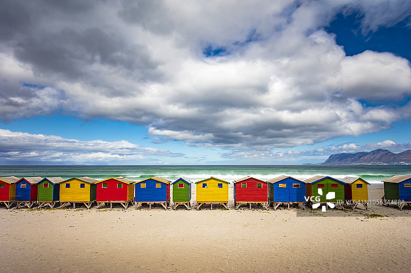 南非开普敦Muizenberg海滩上的云朵图片素材