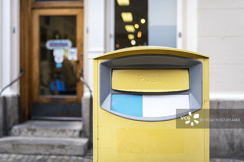 传统的瑞典黄色邮箱图片素材