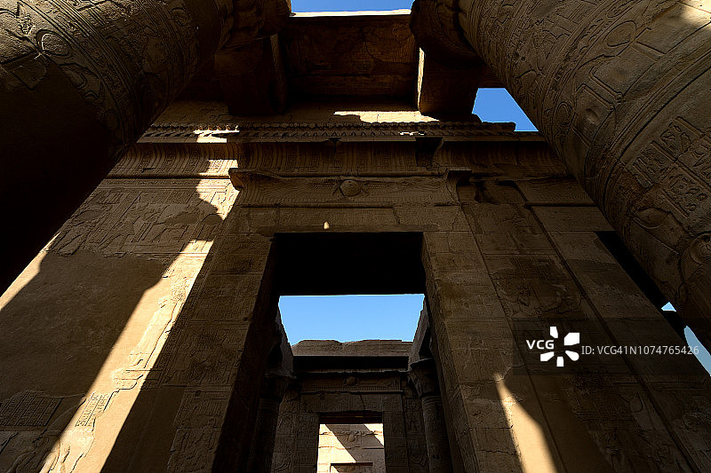 古埃及和法老图特摩斯三世为纪念索贝克神而建造的Kom ombo神庙图片素材