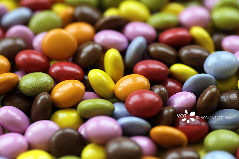 彩色巧克力糖果的全帧镜头图片素材