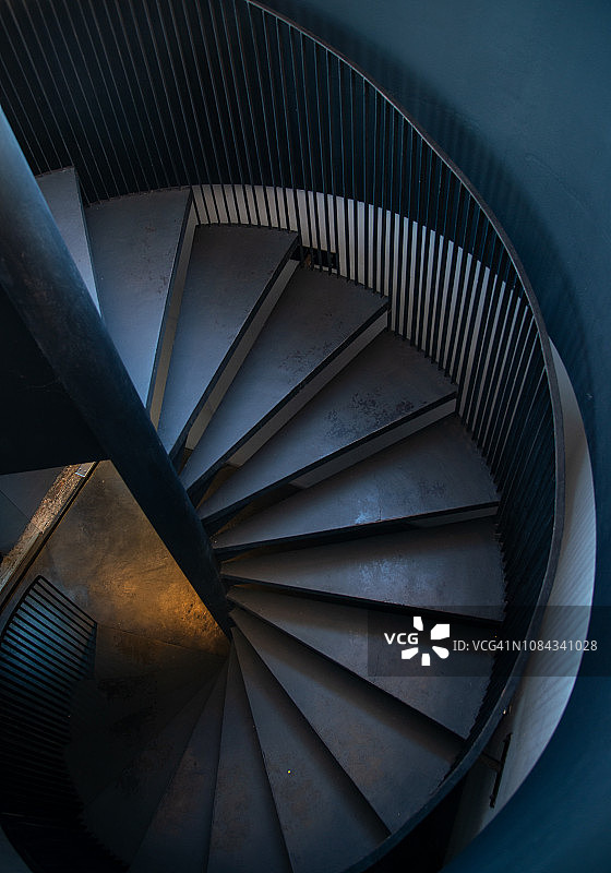 室内螺旋楼梯，抽象背景图片素材