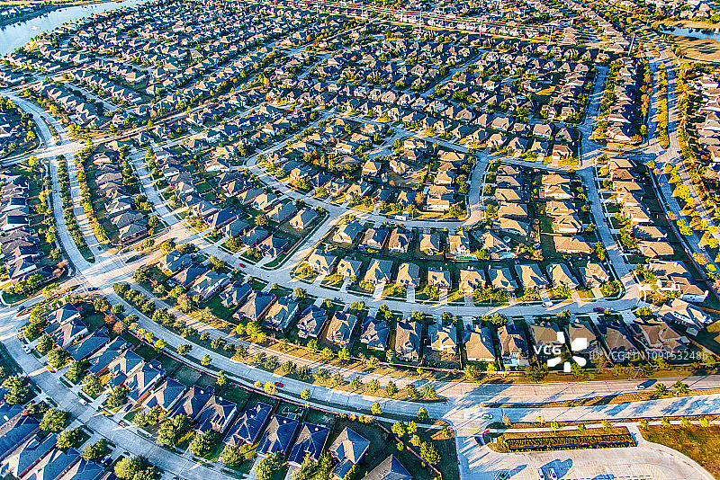 大型住宅郊区开发天线图片素材