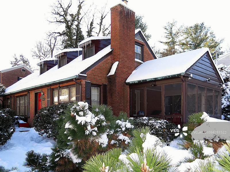 白雪覆盖的房子，华盛顿特区图片素材
