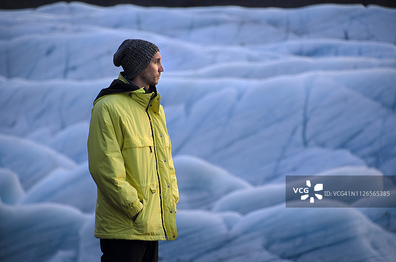 冰岛冰川游客图片素材