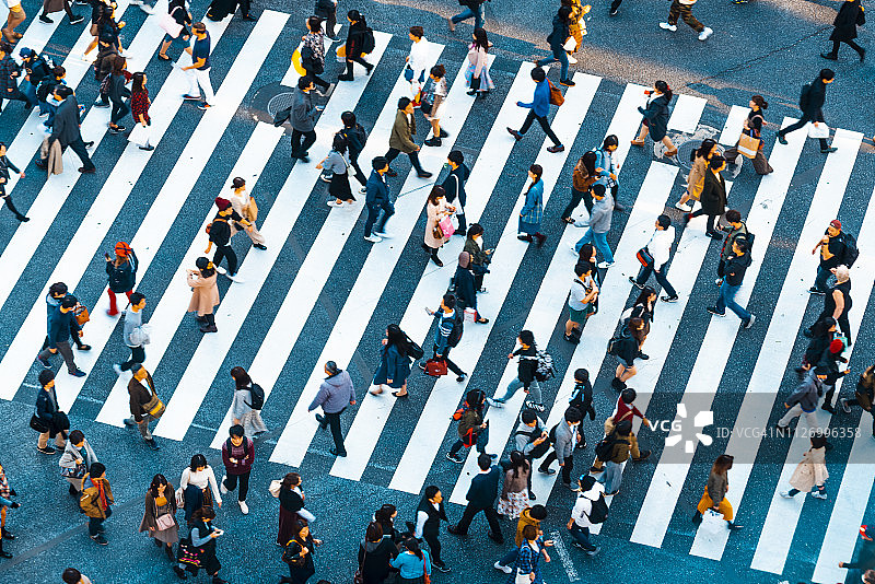 东京涩谷十字路口的行人图片素材