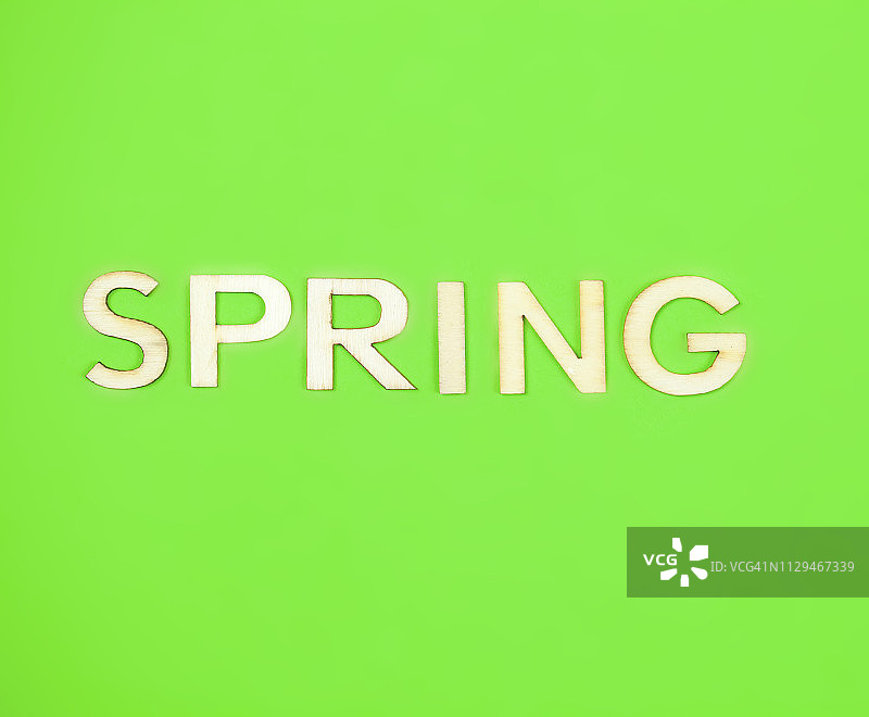 绿纸背景，春天的文字图片素材