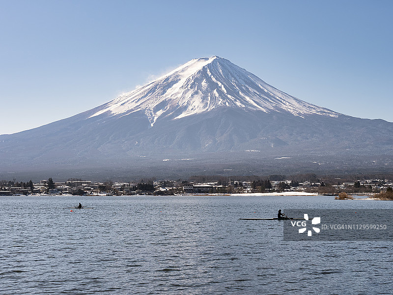 富士山上的川口湖图片素材
