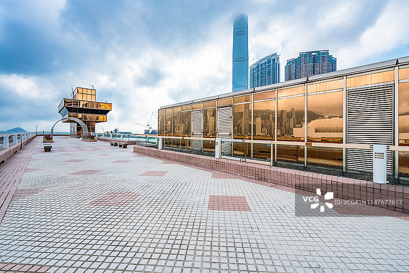 香港维多利亚港旁的空旷长廊图片素材
