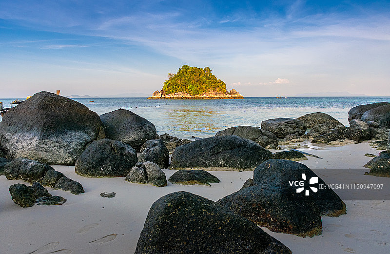 泰国里皮岛海滩上的天空风景图片素材