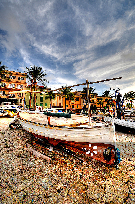 西班牙安德拉克斯港的渔船图片素材