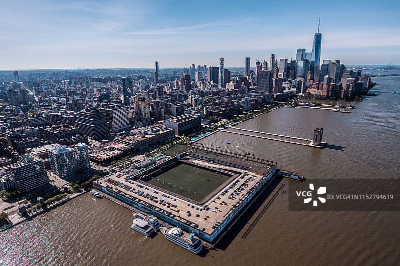 曼哈顿码头的黄金时间，纽约市，从直升机上拍摄的哈德逊河图片素材
