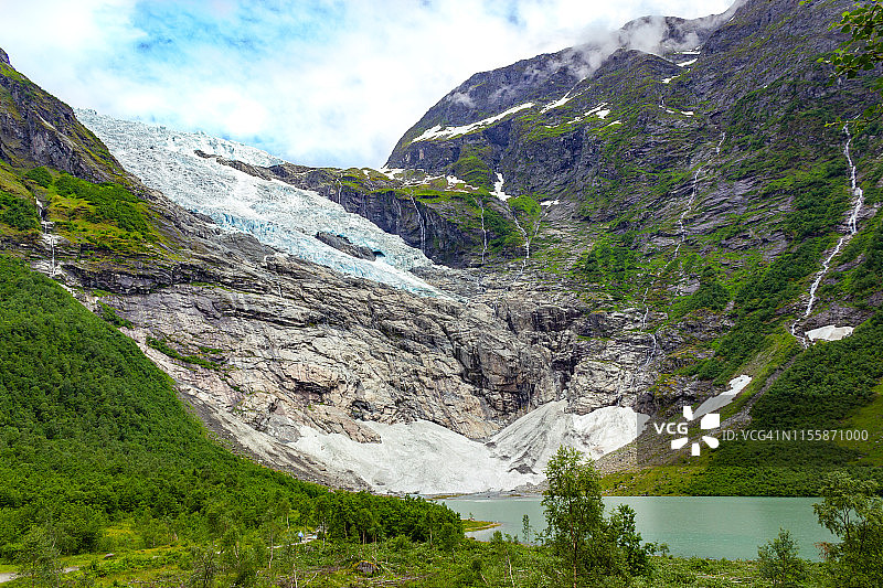 布里克斯达尔斯布林冰川附近的河流景观图片素材