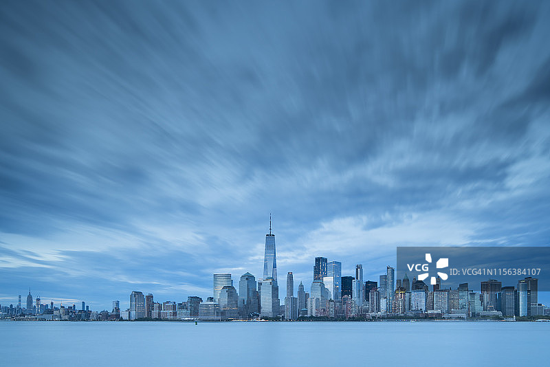 日落时分的纽约天际线全景图片素材