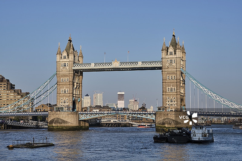 英国，伦敦，泰晤士河和塔桥图片素材