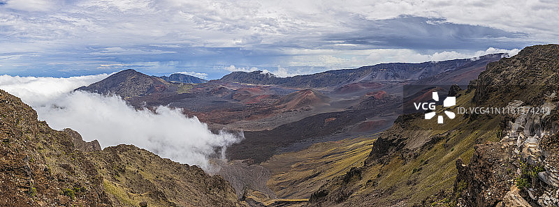 美国夏威夷毛伊岛哈雷阿卡拉国家公园哈雷阿卡拉火山火山口图片素材