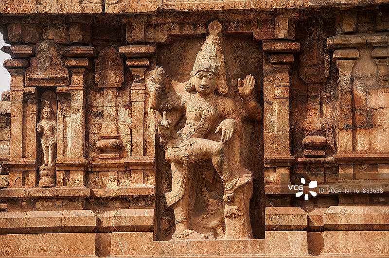 一个古老的印度雕塑，联合国教科文组织世界遗产，布里哈迪斯瓦尔寺庙，坦贾维尔，印度。图片素材