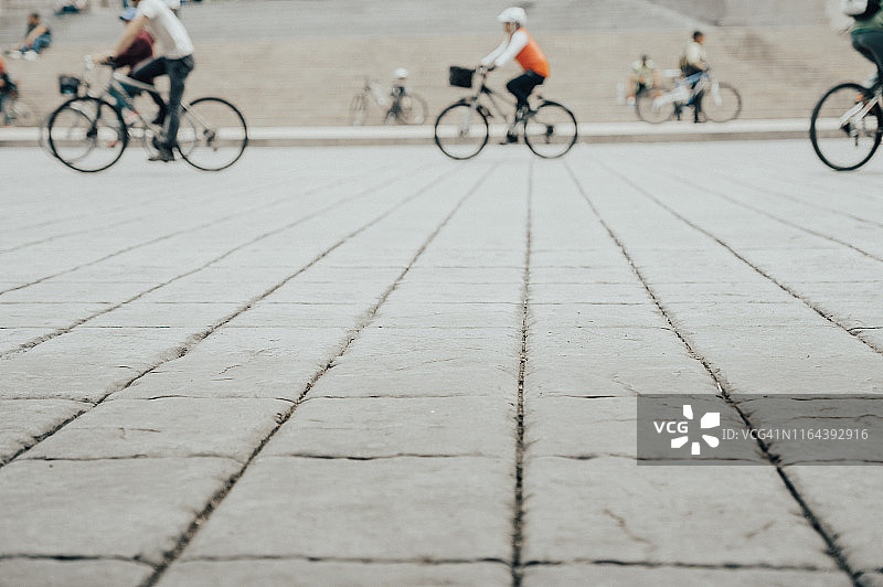 墨西哥城骑自行车的人图片素材