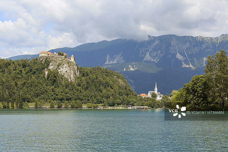 斯洛文尼亚的流血湖，阳光明媚的夏日图片素材