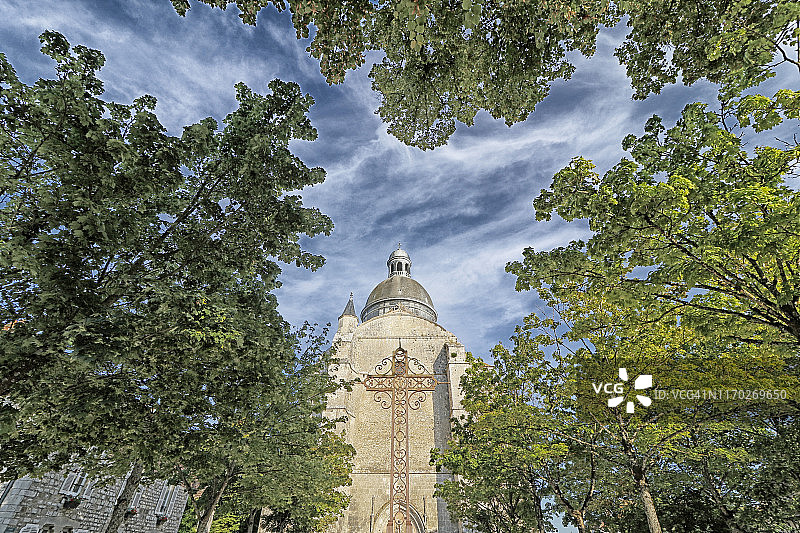 普罗文斯法国中世纪城市普罗文斯圣奎里亚斯教堂。图片素材
