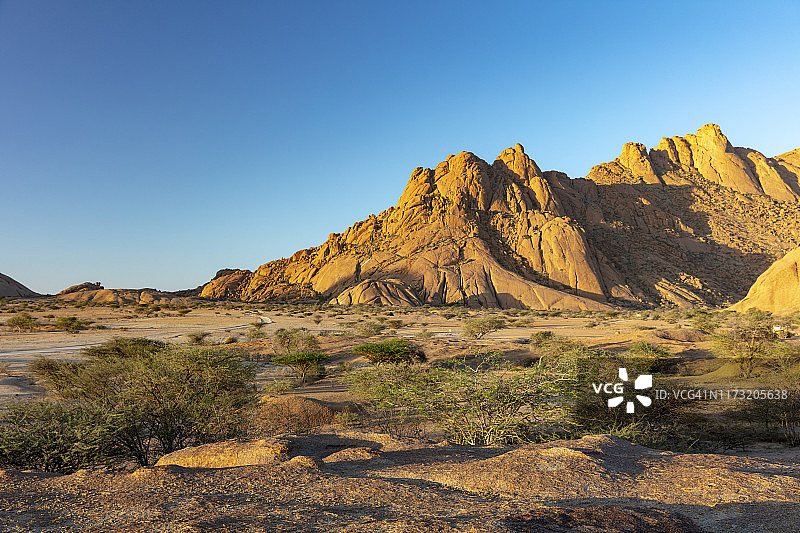 2018年，纳米比亚斯匹茨科普佩自然保护区的蓬托克山图片素材