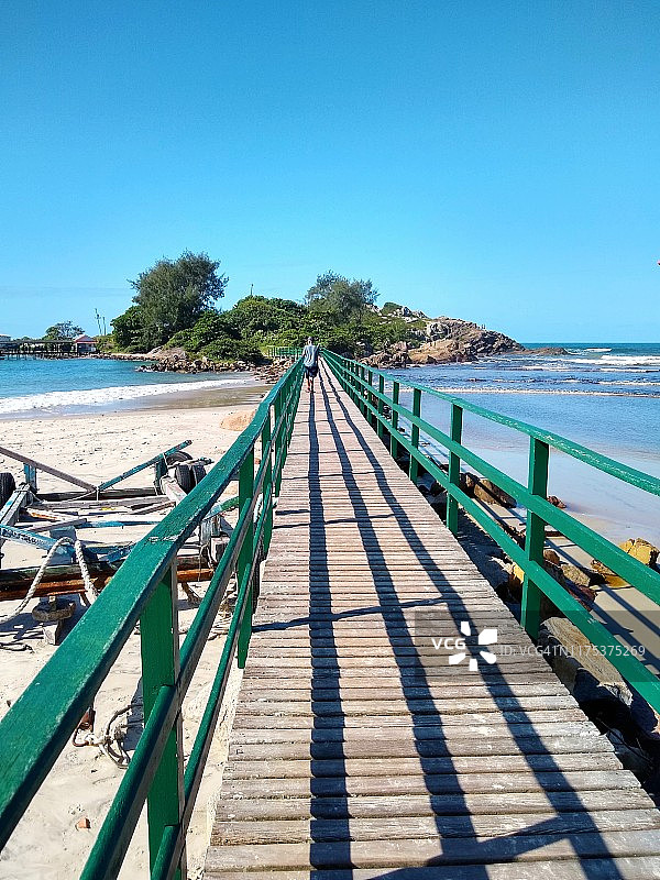 巴西圣卡塔琳娜州Florianópolis Armação海滩通道。图片素材