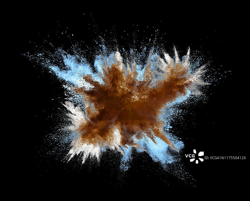 爆炸是由一团粉末和烟雾颗粒撞击而成，在黑色的背景上呈现出五颜六色的颜色。图片素材