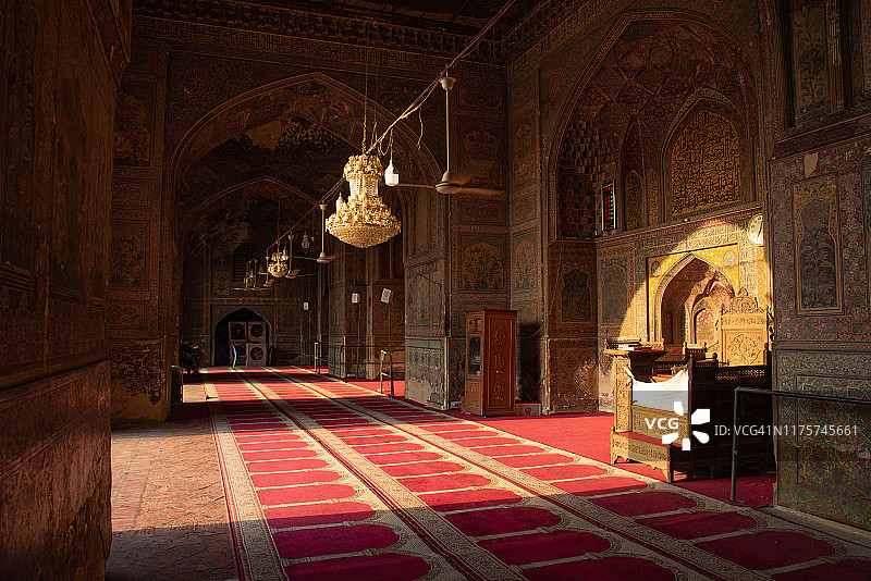 瓦齐尔汗清真寺内部图片素材