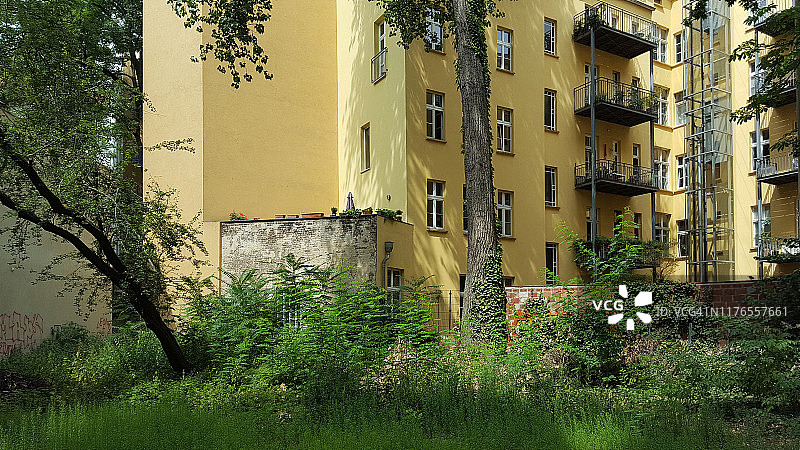 德国东柏林的住宅庭院图片素材