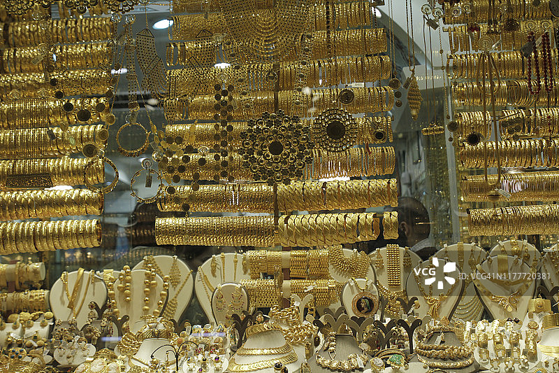 土耳其伊斯坦布尔大巴扎的一家珠宝店橱窗图片素材