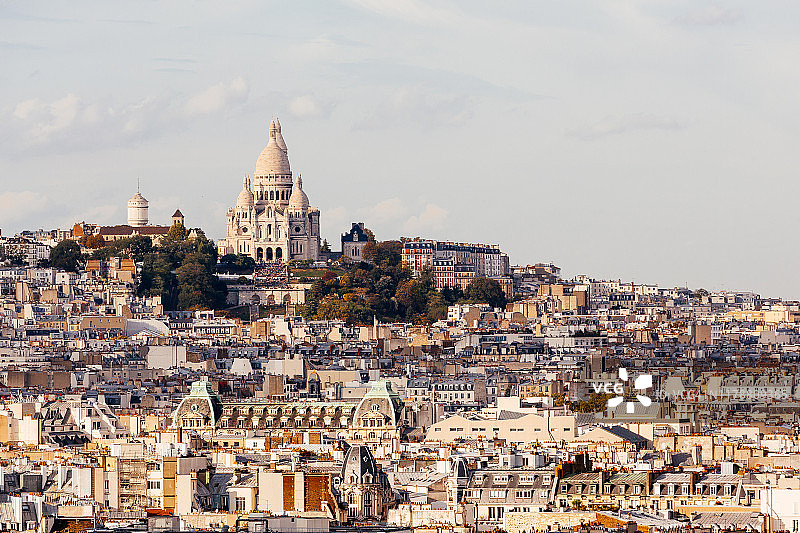蒙马特和圣心大教堂高角度视图，巴黎，法国图片素材