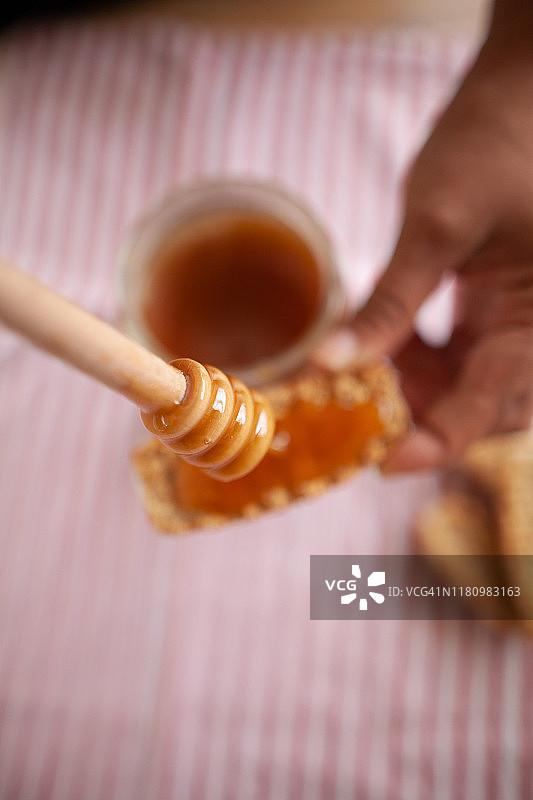 早餐-蜂蜜和蜂蜜匙图片素材