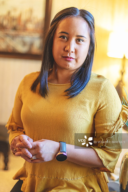 科罗拉多西部菲律宾裔女性的成年千禧女性商业肖像图片素材
