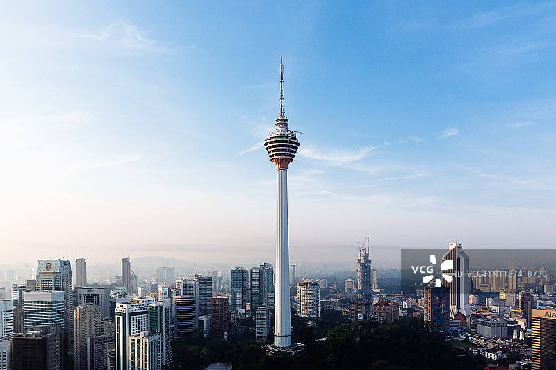 吉隆坡天际线鸟瞰图与吉隆坡塔，马来西亚图片素材