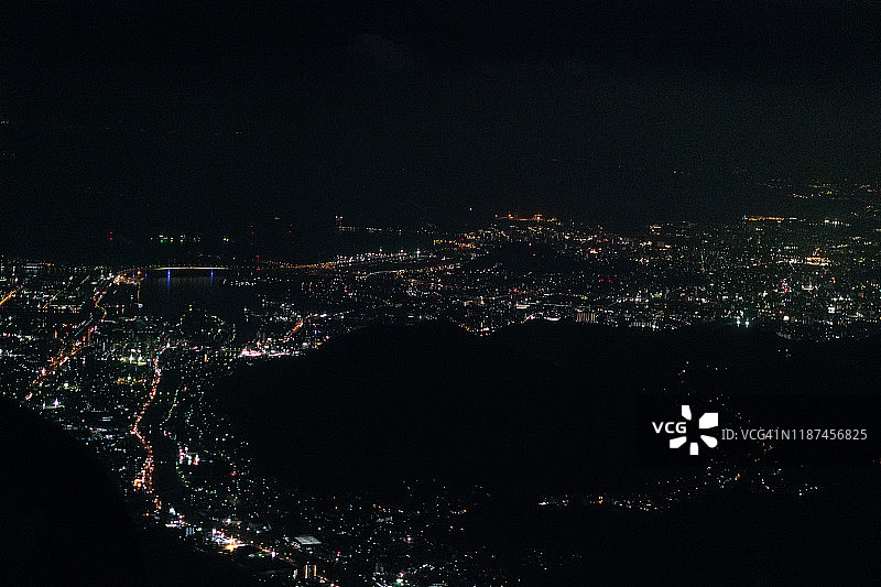 濑户内海、广岛市和日本广岛县福初镇的鸟瞰图图片素材