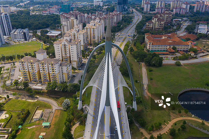 马来西亚吉隆坡布城大桥的航拍场景图片素材